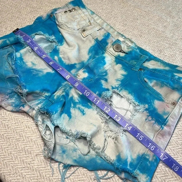 Ardene Turquoise & Pink Denim Shorts. Size 1 - Picture 6 of 8